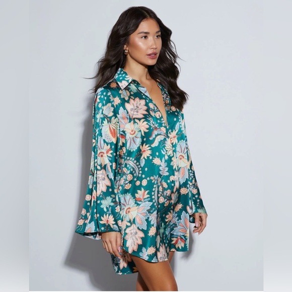 Acoa Desert Express Satin Floral Tunic by VICI - Picture 6 of 13